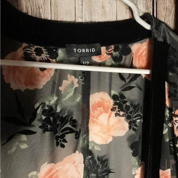 Torrid black/peach floral duster - 1/2 - Picture 2 of 4